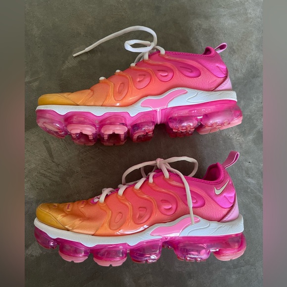 Nike Air Vapormax Plus - 8 Womans - Picture 3 of 16